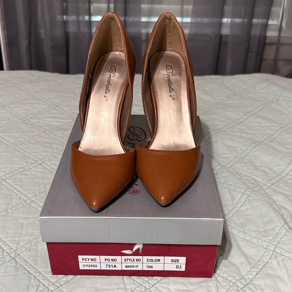 Breckelles Tan Pointed Toe Heels